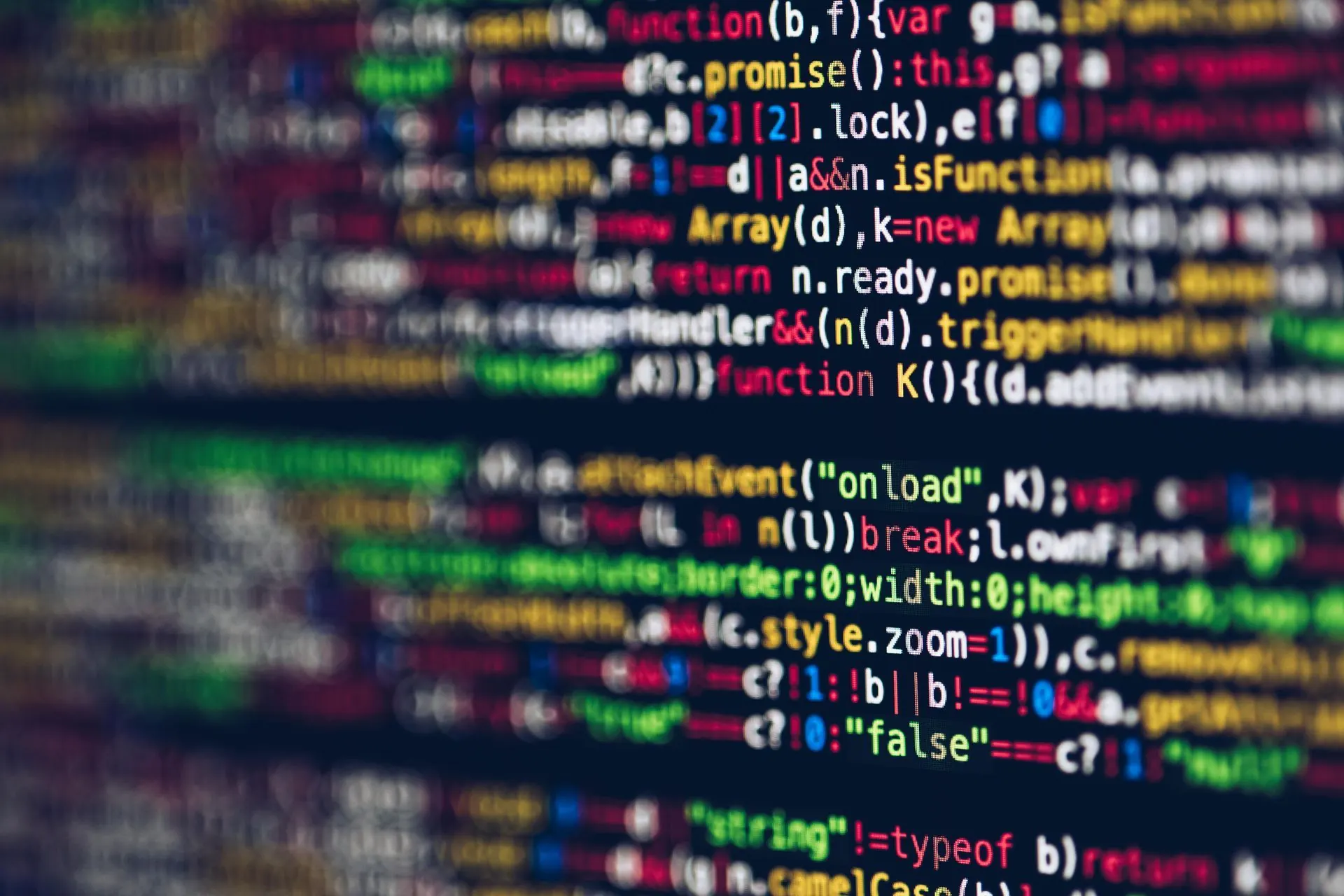Zeilen aus farbigem Computercode auf einem Bildschirm.